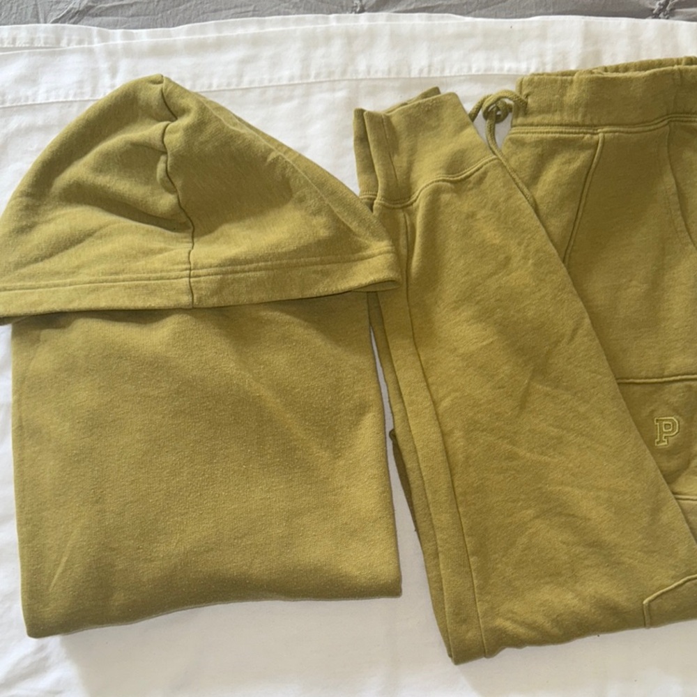 PINK Victoria's Secret Green Sweatshirt & Sweatpants Relaxed Fit